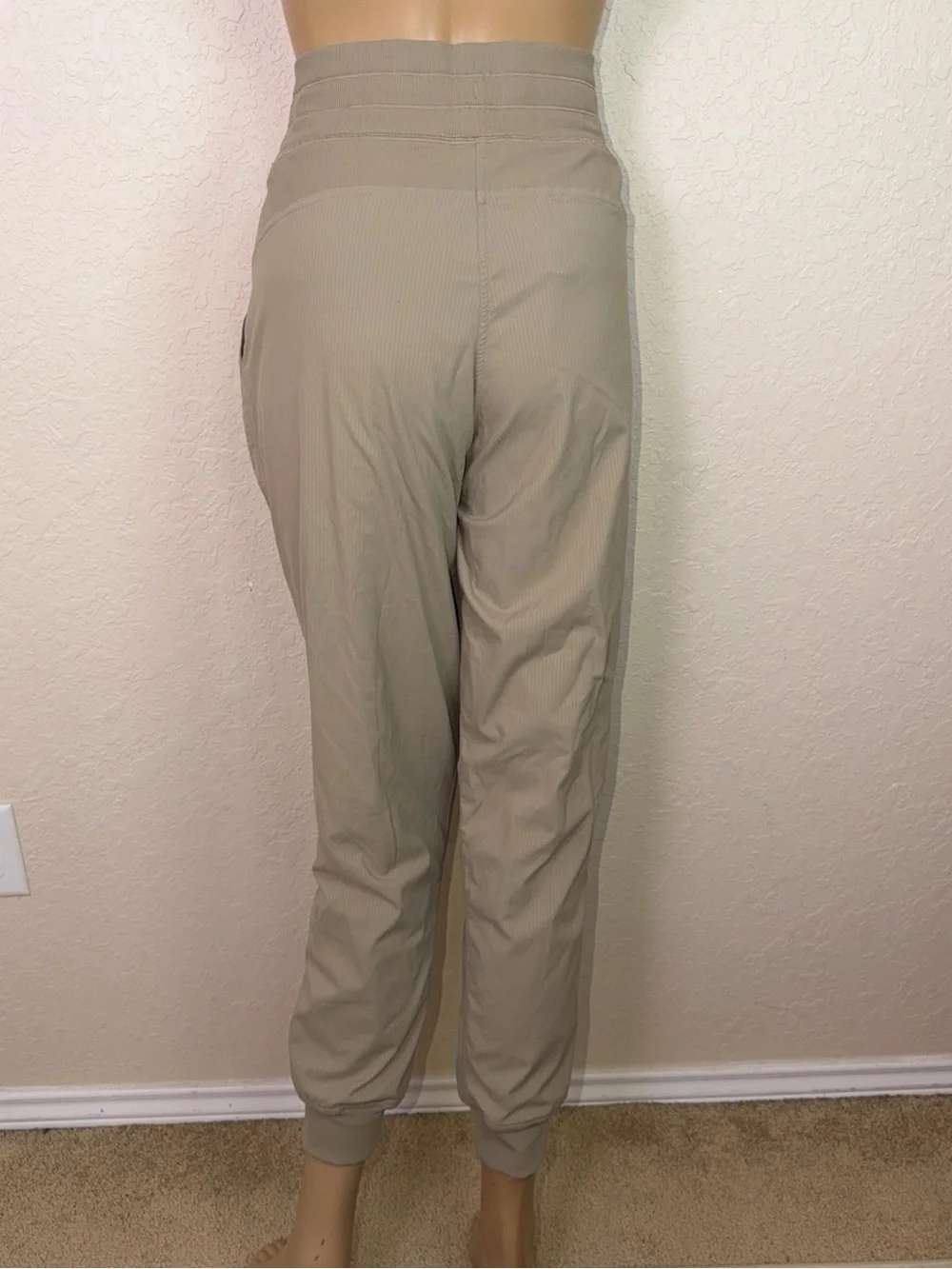 Lululemon Dance Studio Mid-Rise Jogger Full Length 29” Sheer Oak Size 10